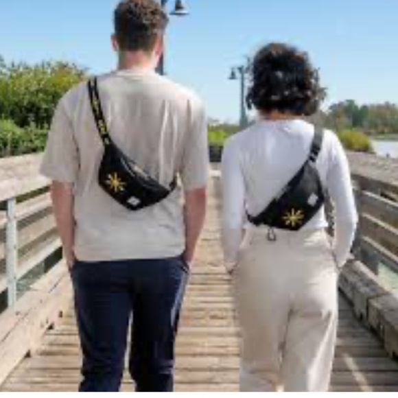 💐 Herschel Invictus Games 2025 Classic Hip Pack Black/Yellow - Picture 11 of 11